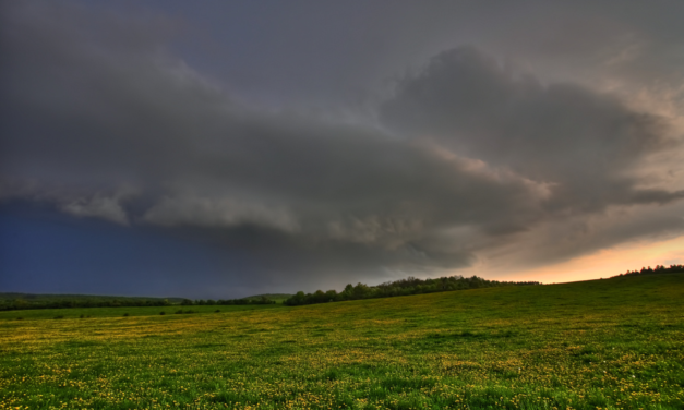 Bouřková oblačnost a podvečení shelfcloud 26. 4. 2011