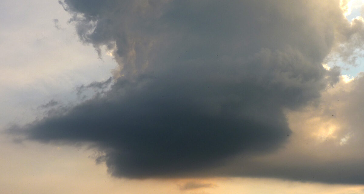 Zvláštní Cumulus se stočenou základnou 19. 7. 2011