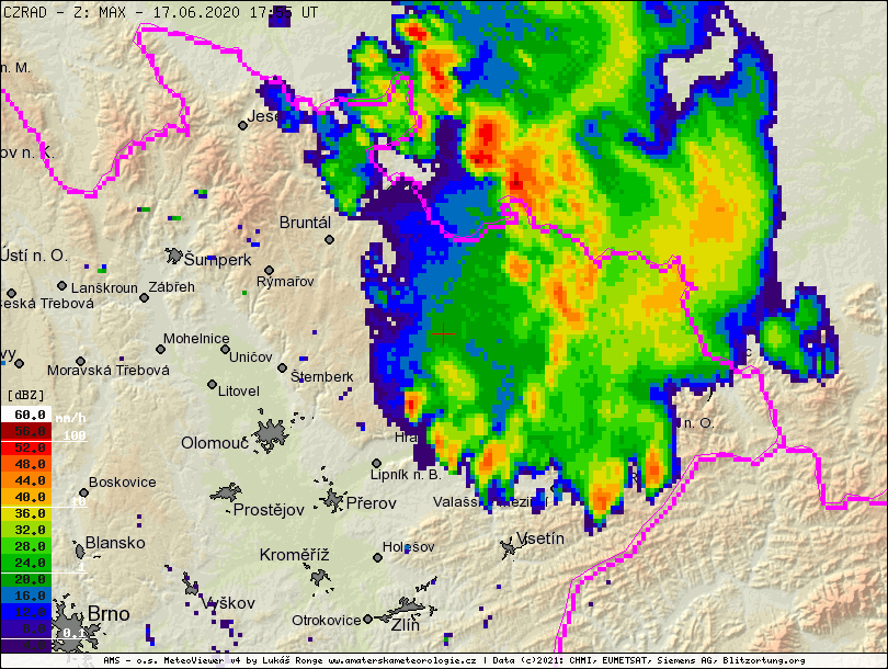 Radarový snímek zobrazující situaci v 19:55 SELČ. Křížek značí Větřkovice